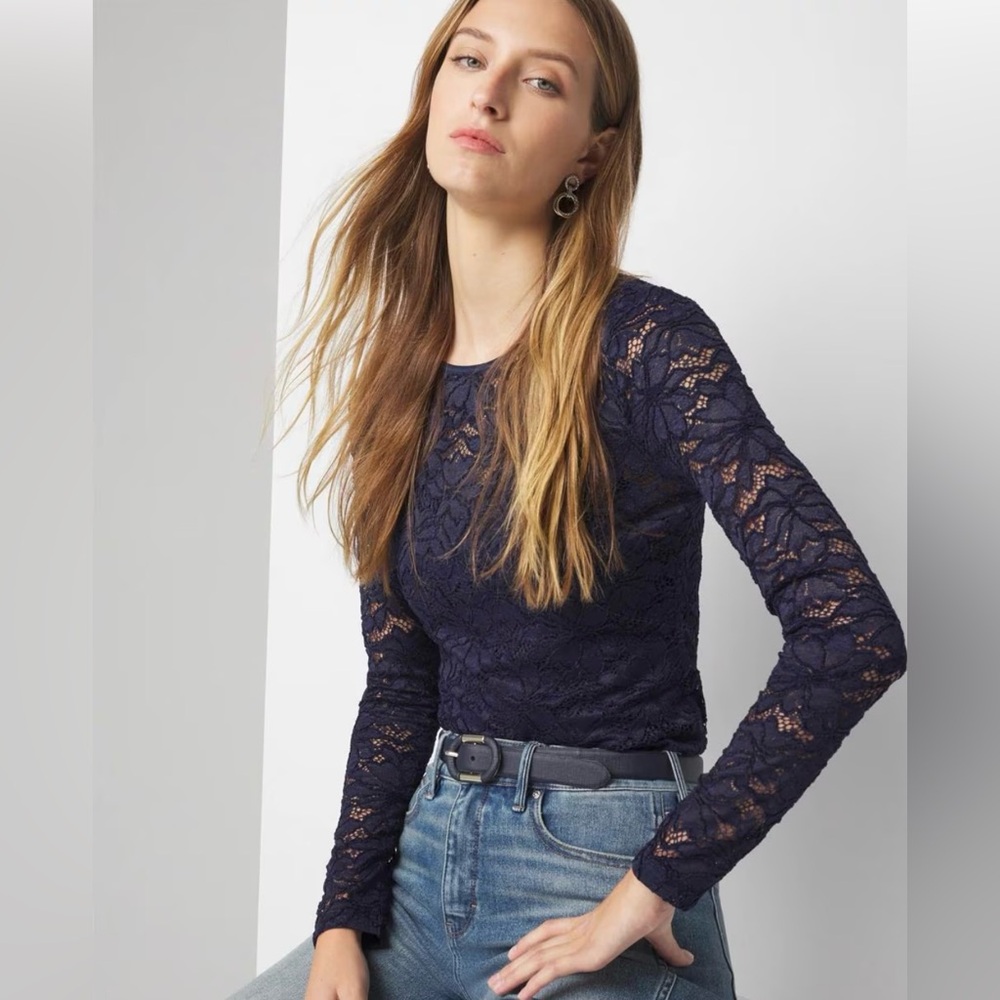 💖 WHBM LIKE NEW NAVY LACE TOP